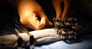 Qual é a função de um instrumentador cirúrgico?